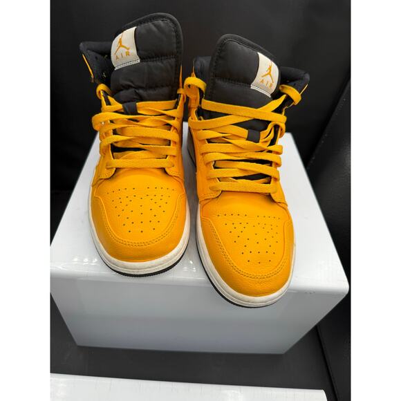 Nike Jordan Mid Taxi Sneakers - Gold and Black - Size 9M main image 9